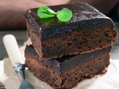 Κέικ σοκολάτας χωρίς σιτηρά με υλικά Feed free